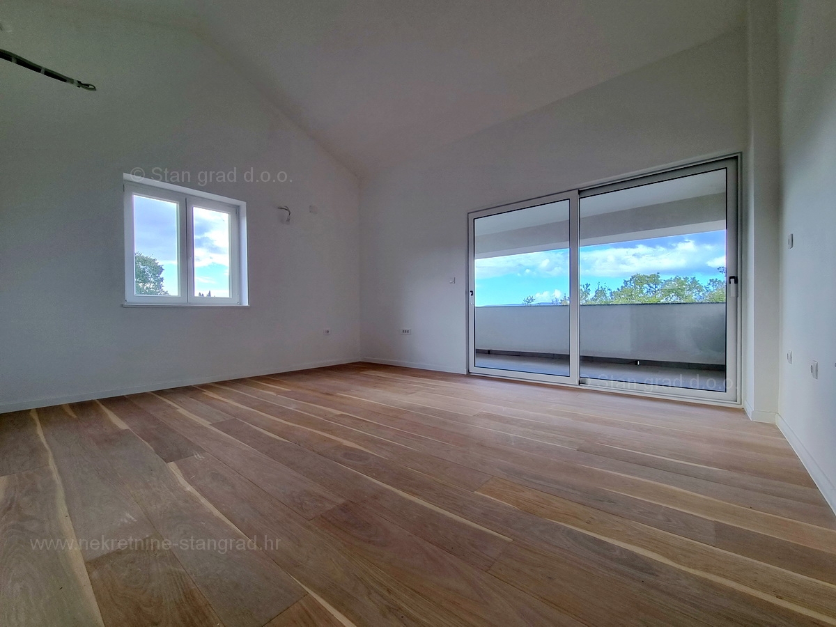 Otok Krk, Malinska, apartma v 2. nadstropju s pogledom na morje, mirna lokacija!