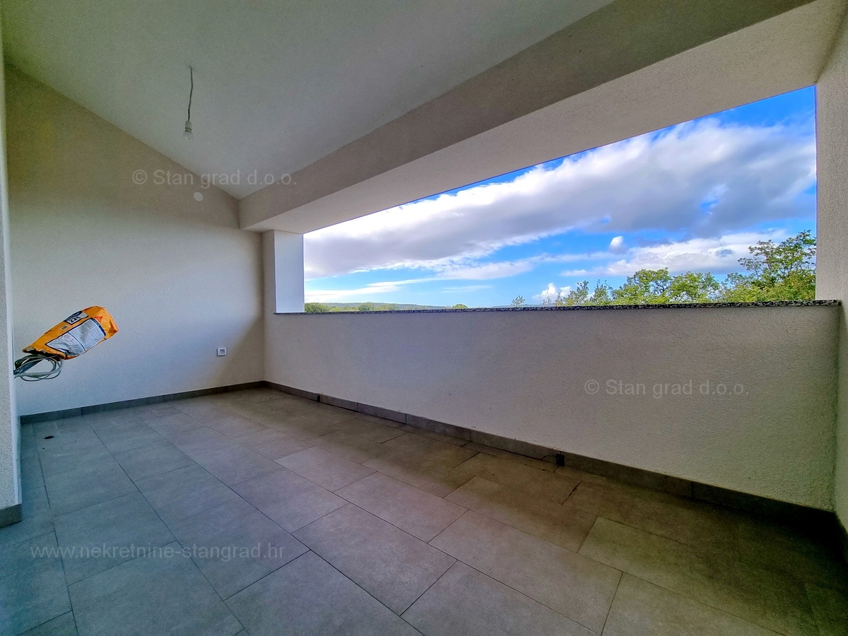 Otok Krk, Malinska, apartma v 2. nadstropju s pogledom na morje, mirna lokacija!