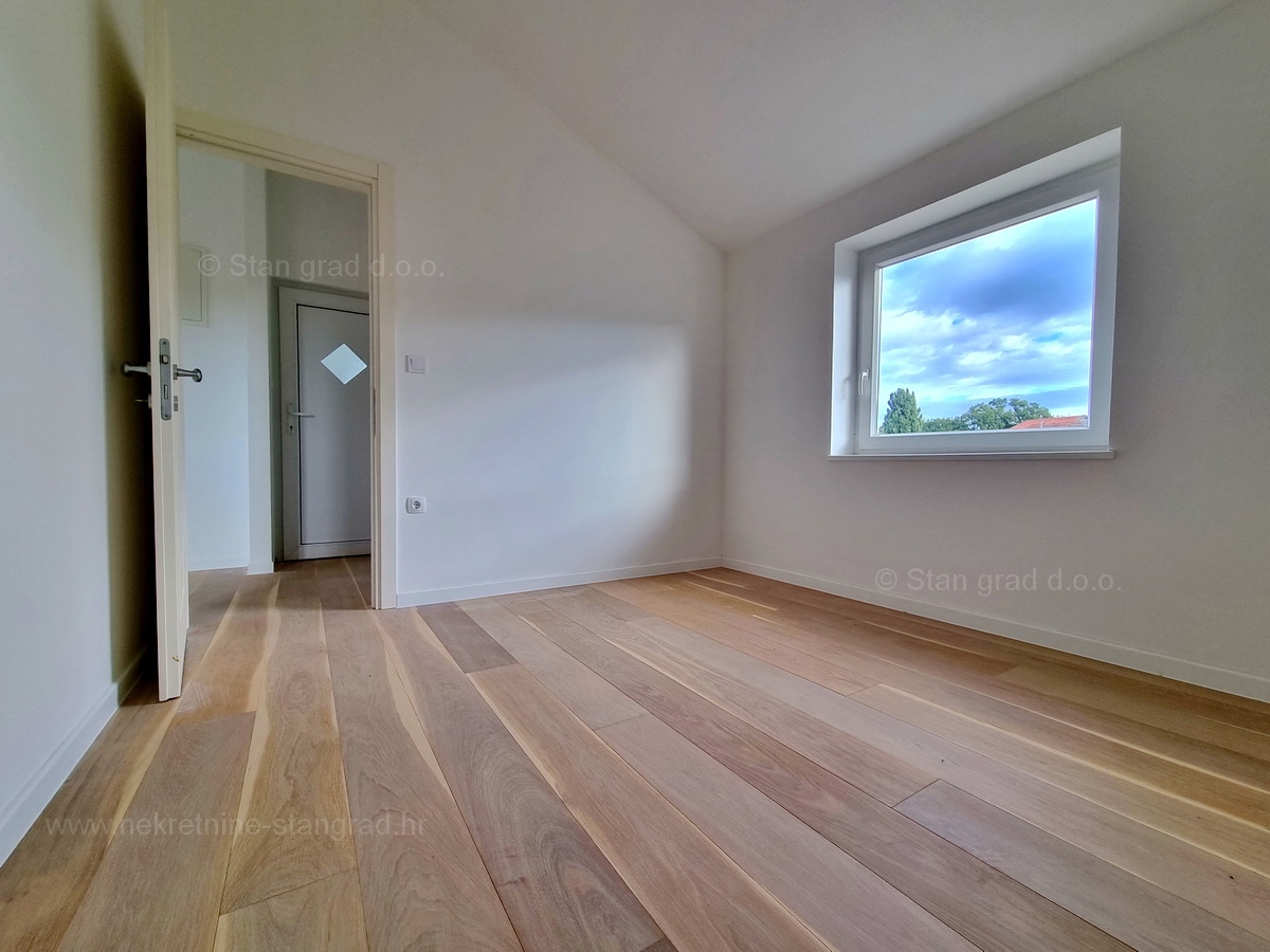 Otok Krk, Malinska, apartma v 2. nadstropju s pogledom na morje, mirna lokacija!