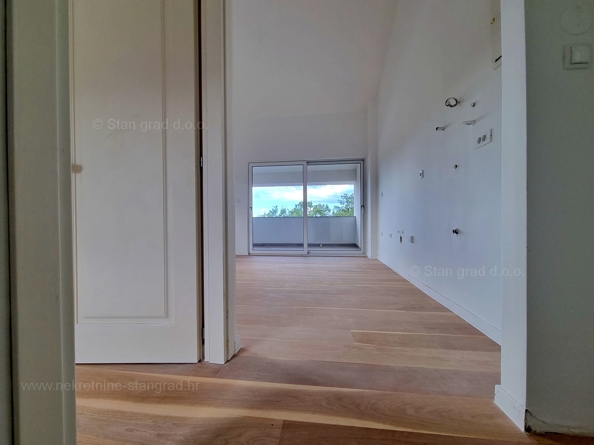 Otok Krk, Malinska, apartma v 2. nadstropju s pogledom na morje, mirna lokacija!