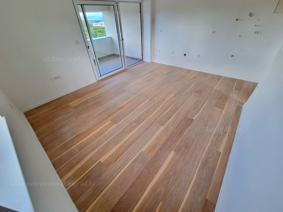 Otok Krk, Malinska, apartma v 2. nadstropju s pogledom na morje, mirna lokacija!