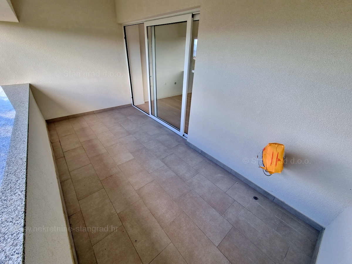 Otok Krk, Malinska, apartma v 2. nadstropju s pogledom na morje, mirna lokacija!