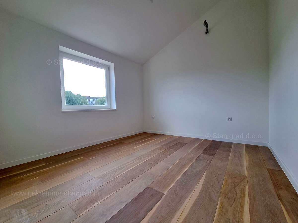 Otok Krk, Malinska, apartma v 2. nadstropju s pogledom na morje, mirna lokacija!