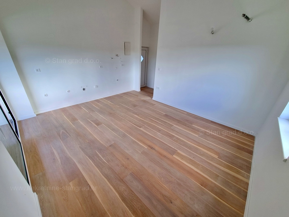 Otok Krk, Malinska, apartma v 2. nadstropju s pogledom na morje, mirna lokacija!