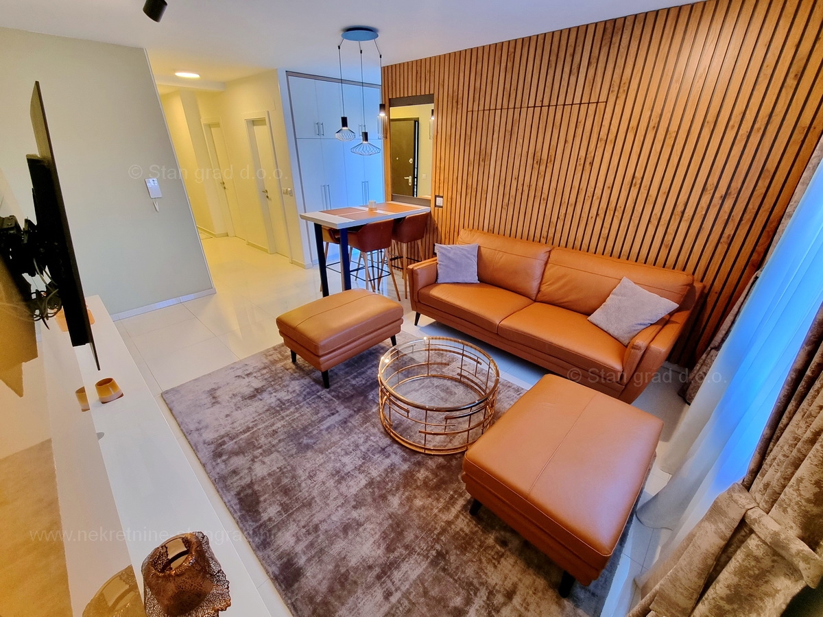 Malinska, lepo opremljen apartma tik ob morju, prodamo!