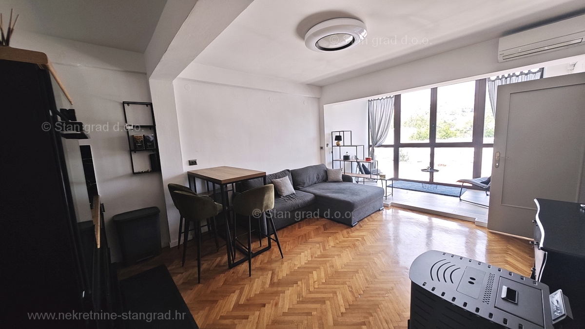 Crikvenica center, na novo prenovljeno stanovanje na odlični lokaciji!
