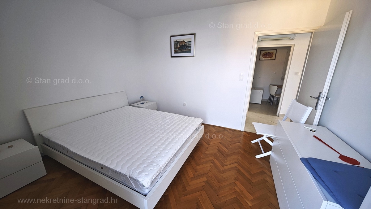 Šilo, apartma v 1. nadstropju hiše, 80 m od morja!