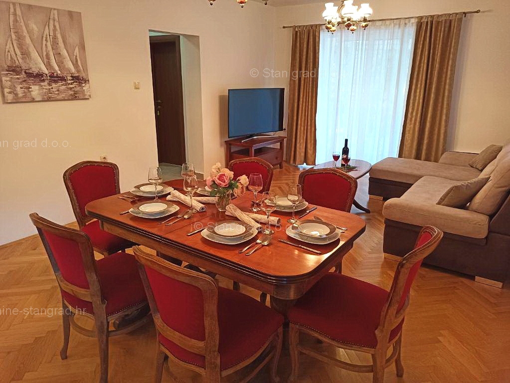 Malinska, samostojna hiša s 6 apartmaji na odlični lokaciji!