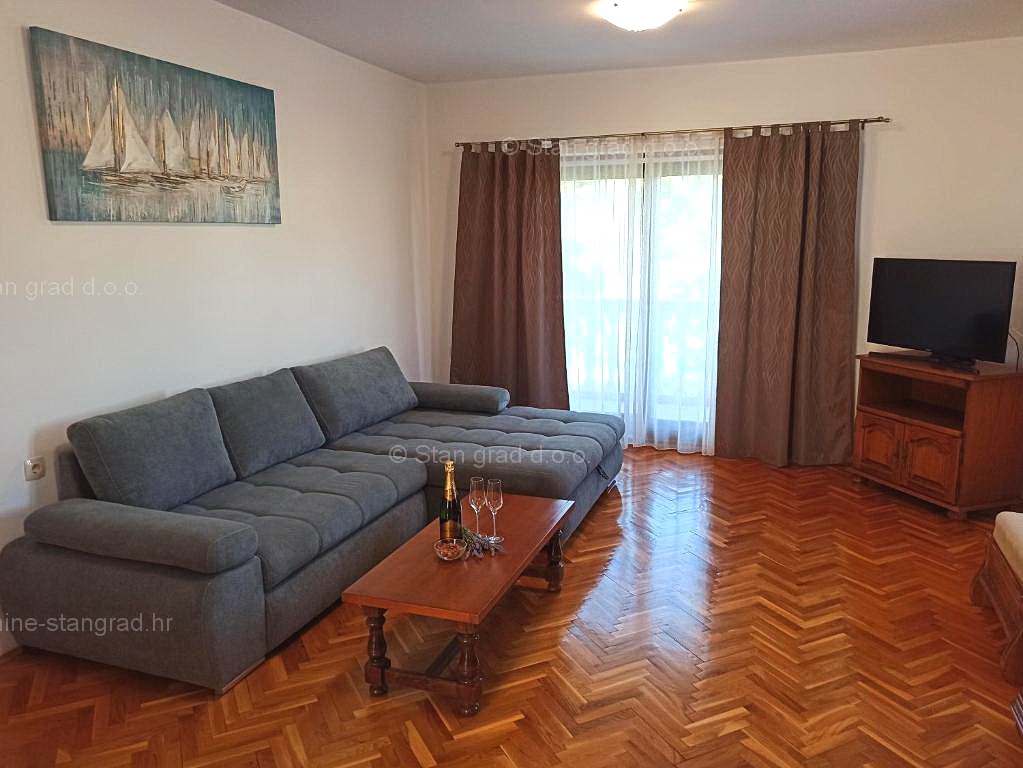 Malinska, samostojna hiša s 6 apartmaji na odlični lokaciji!