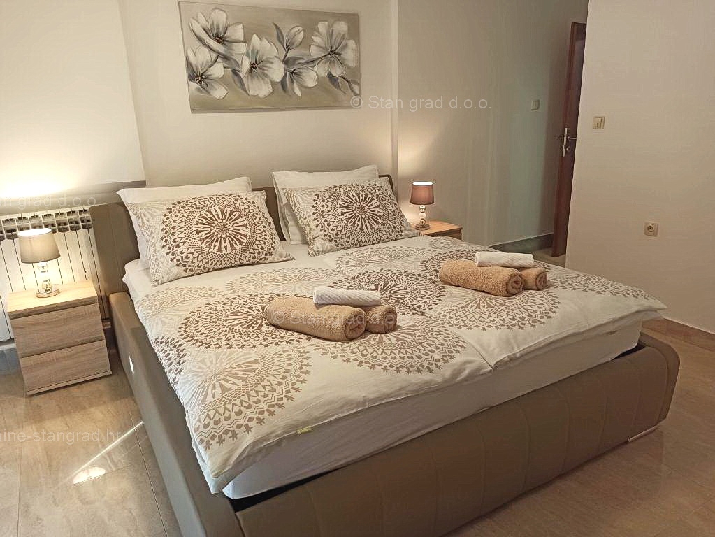 Malinska, samostojna hiša s 6 apartmaji na odlični lokaciji!