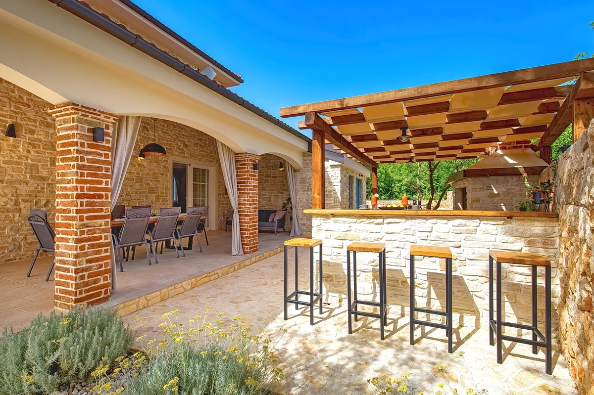 Dobrinj, mediteranska vila s prostornim vrtom in bazenom!
