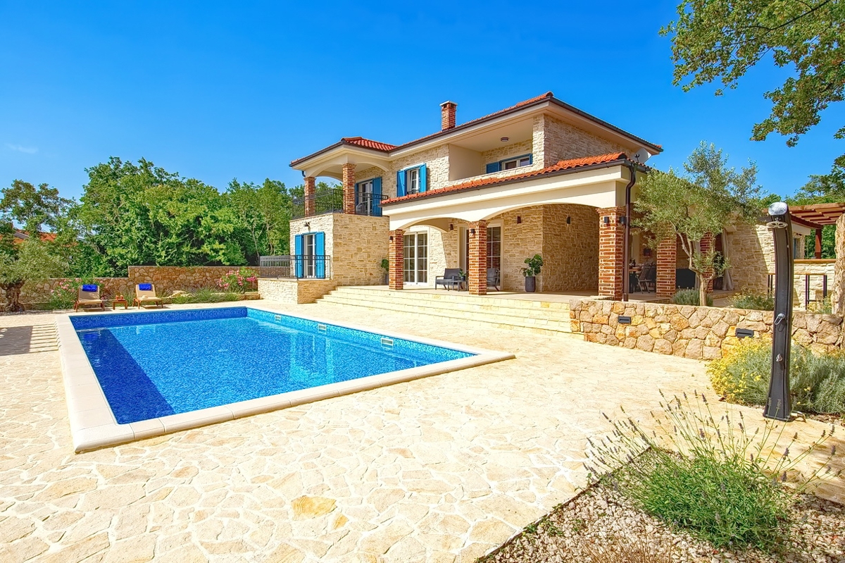 Dobrinj, mediteranska vila s prostornim vrtom in bazenom!