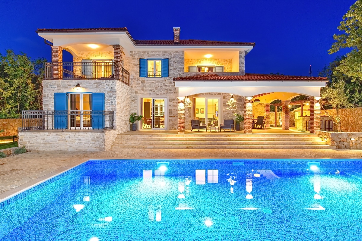 Dobrinj, mediteranska vila s prostornim vrtom in bazenom!