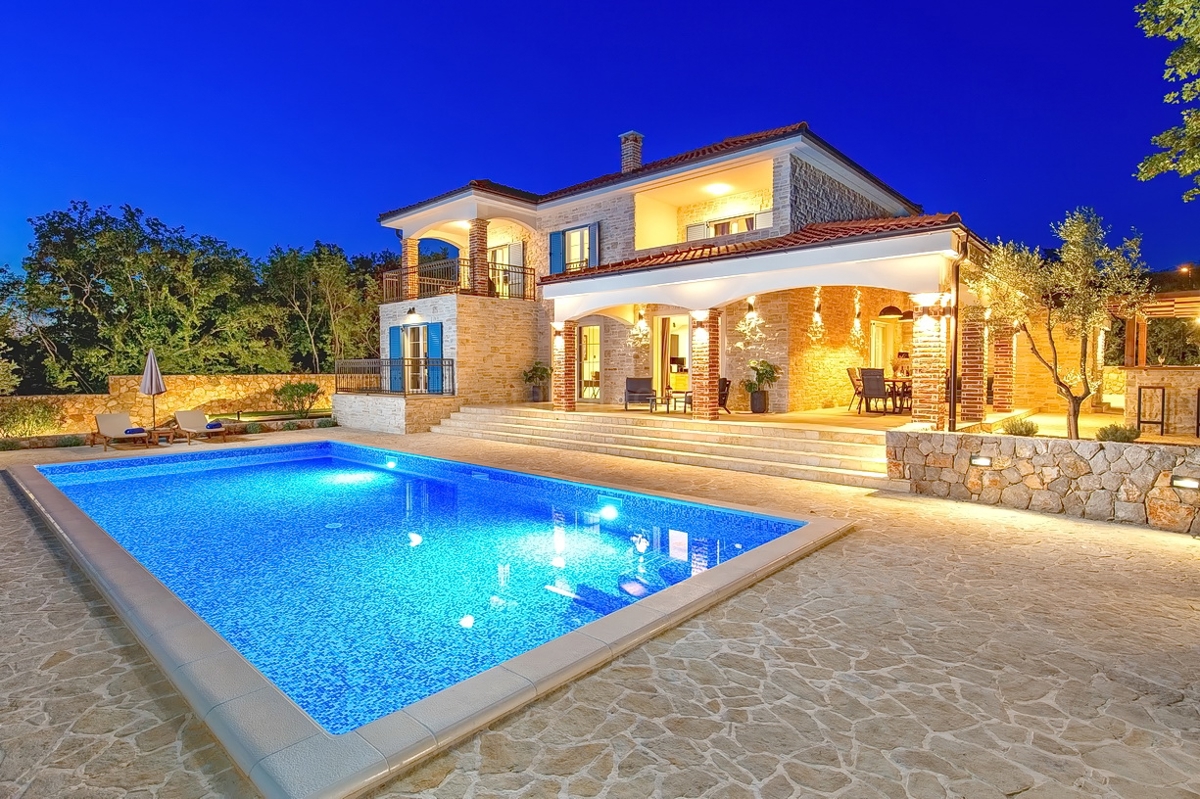 Dobrinj, mediteranska vila s prostornim vrtom in bazenom!