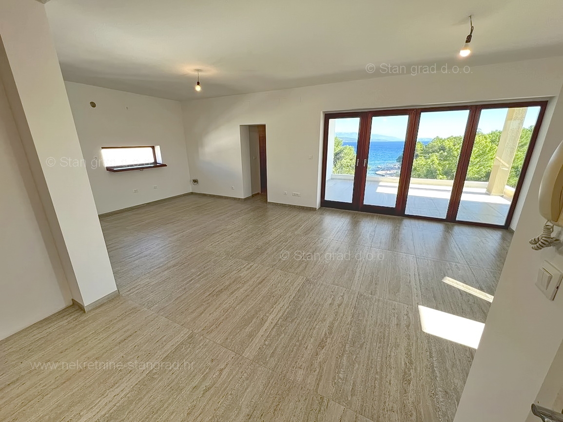 Krk, penthouse v neposredni bližini morja s panoramskim pogledom!