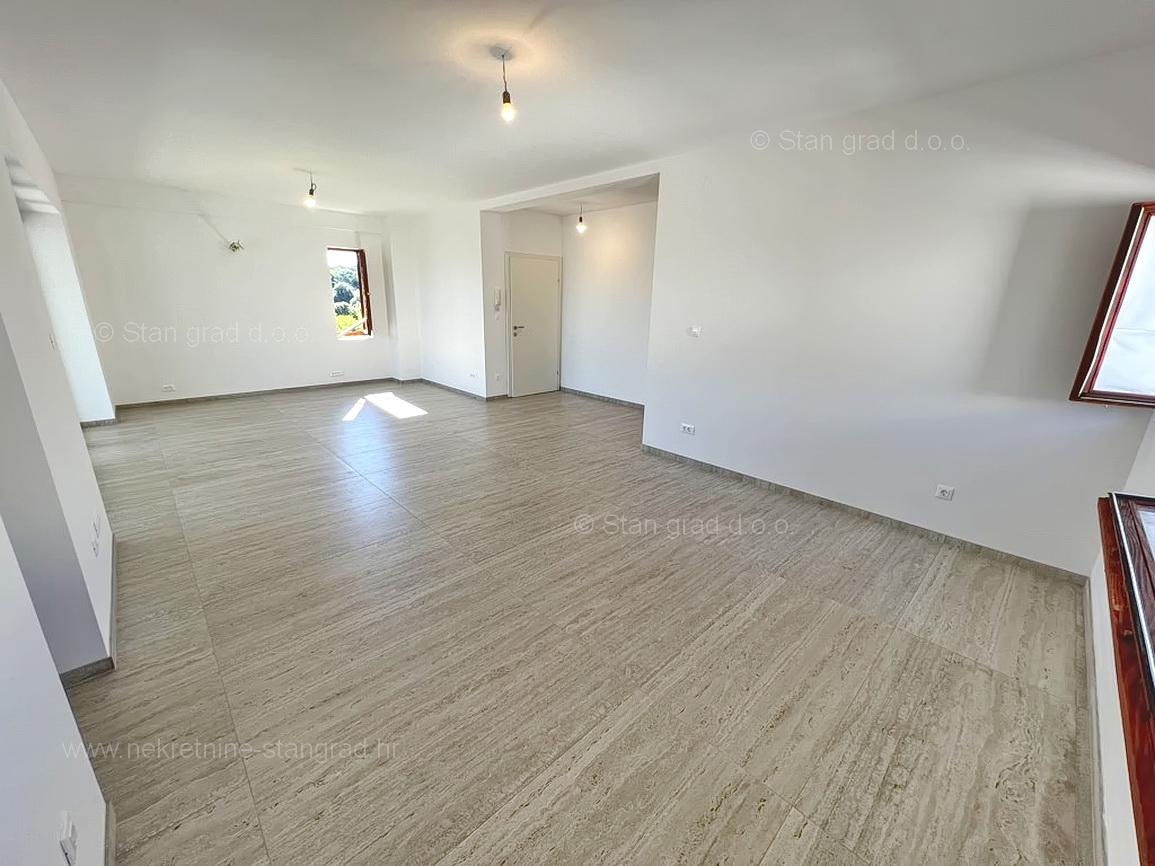 Krk, penthouse v neposredni bližini morja s panoramskim pogledom!