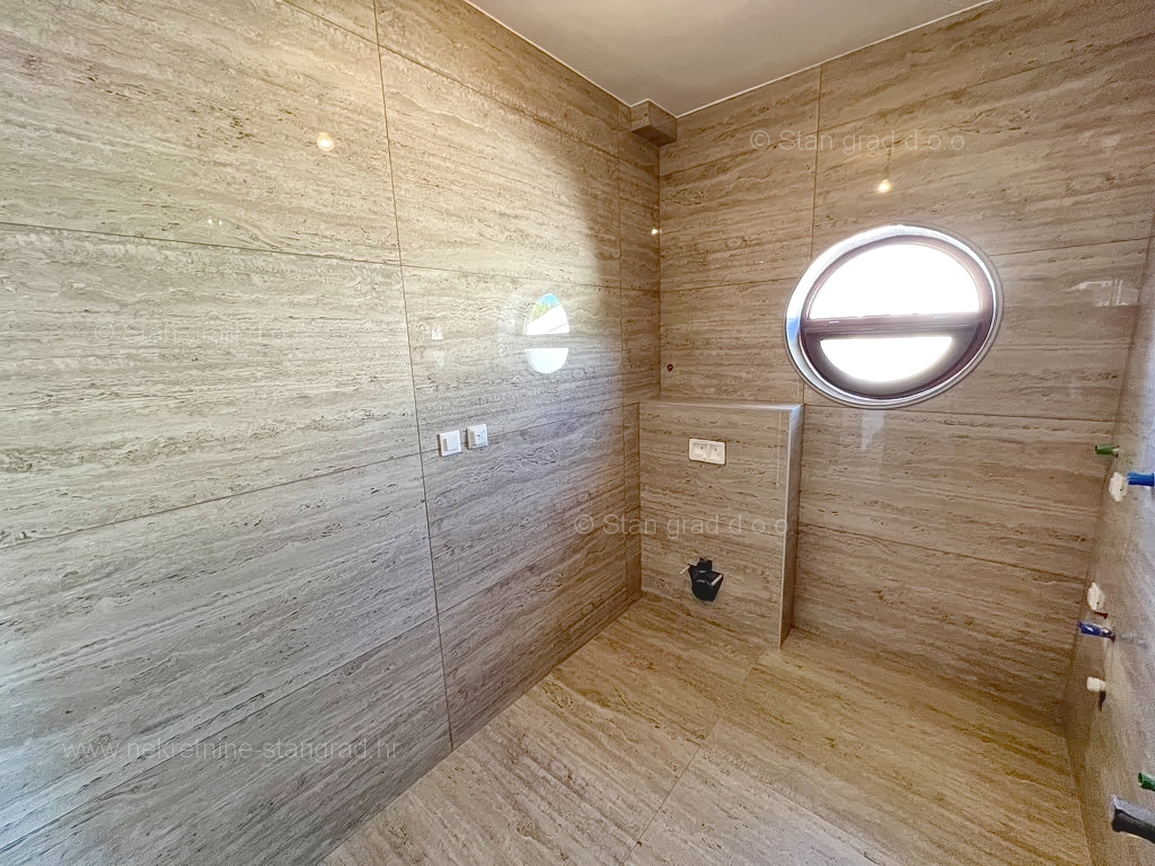 Krk, penthouse v neposredni bližini morja s panoramskim pogledom!