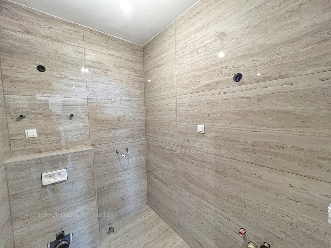 Krk, penthouse v neposredni bližini morja s panoramskim pogledom!