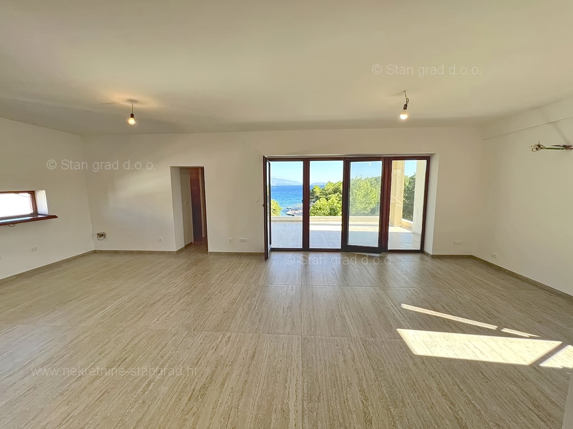 Krk, penthouse v neposredni bližini morja s panoramskim pogledom!