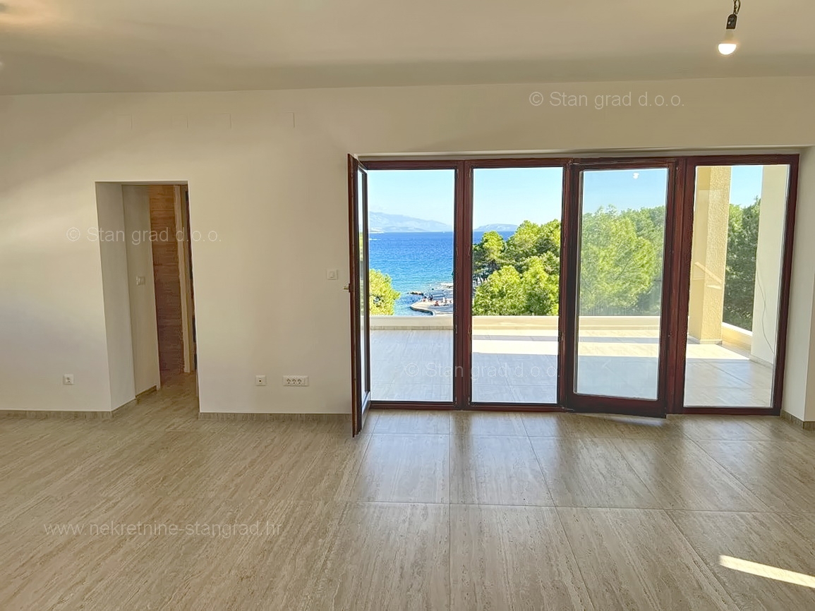 Krk, penthouse v neposredni bližini morja s panoramskim pogledom!