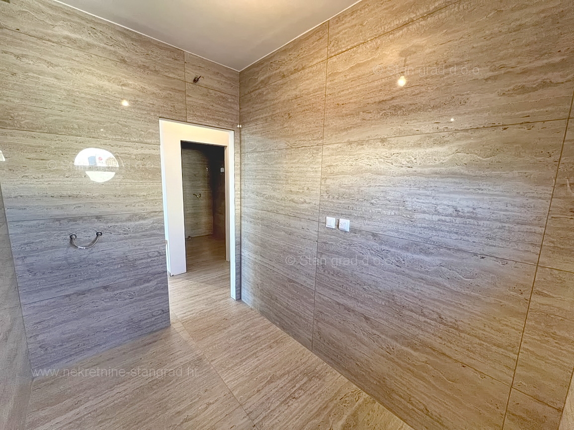 Krk, penthouse v neposredni bližini morja s panoramskim pogledom!