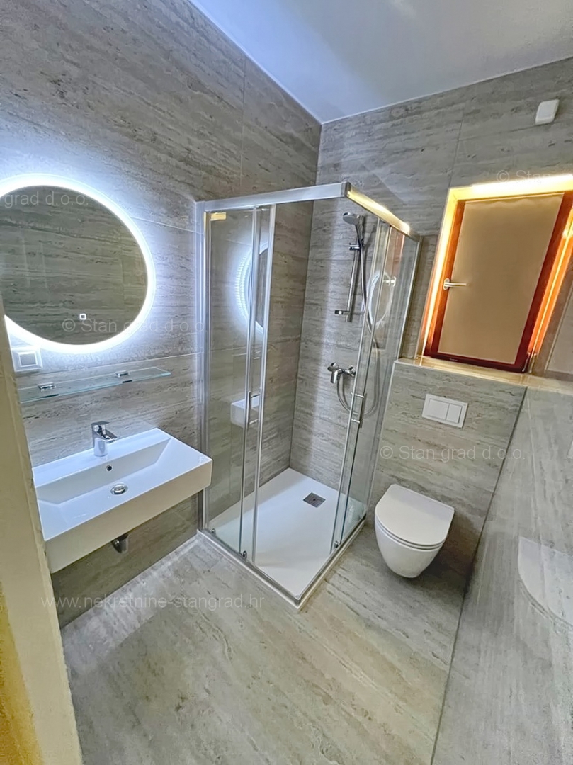 Krk, penthouse v neposredni bližini morja s panoramskim pogledom!