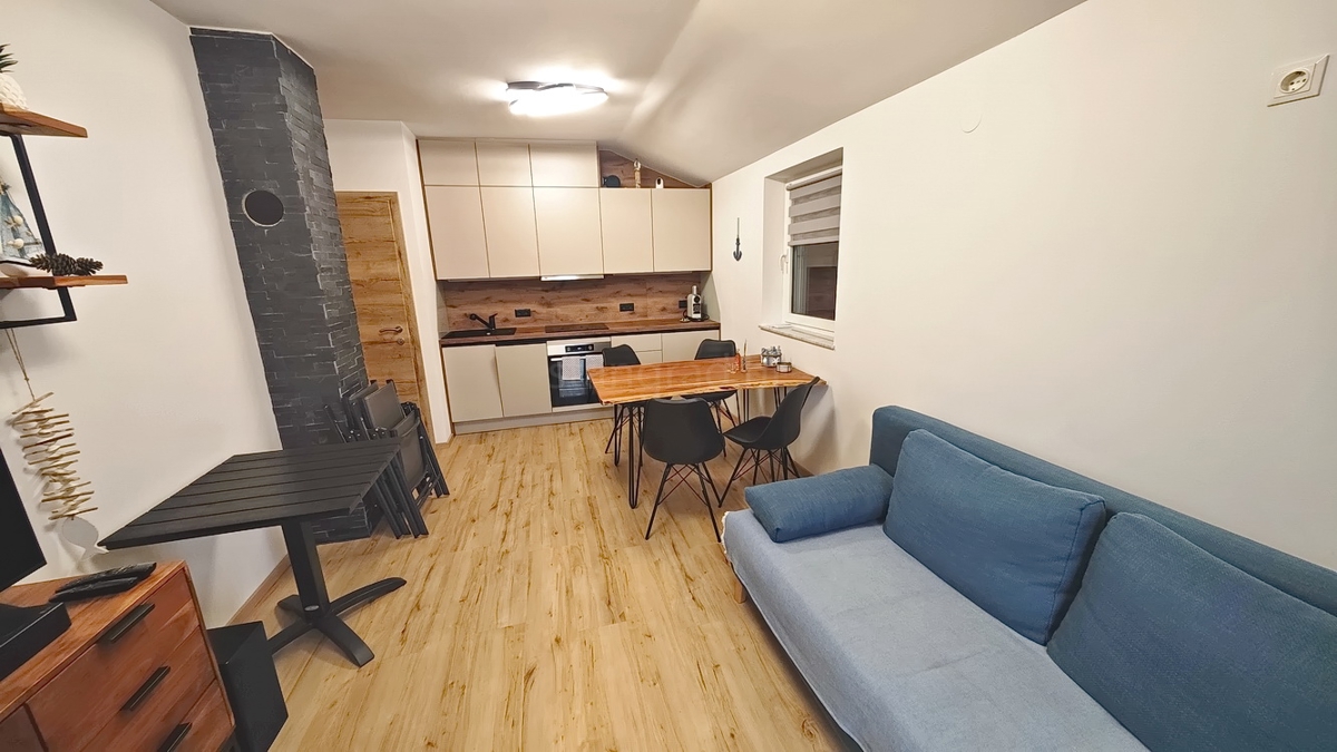 Krk, popolnoma prenovljen in opremljen apartma v bližini centra!