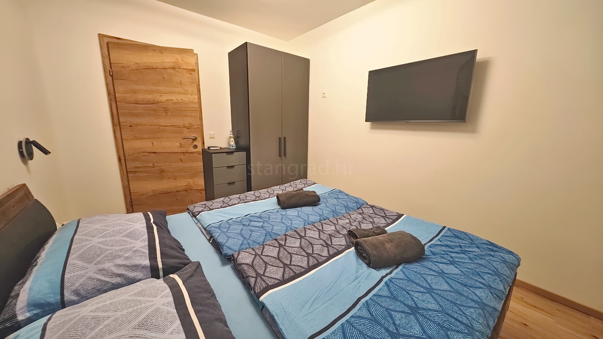 Krk, popolnoma prenovljen in opremljen apartma v bližini centra!