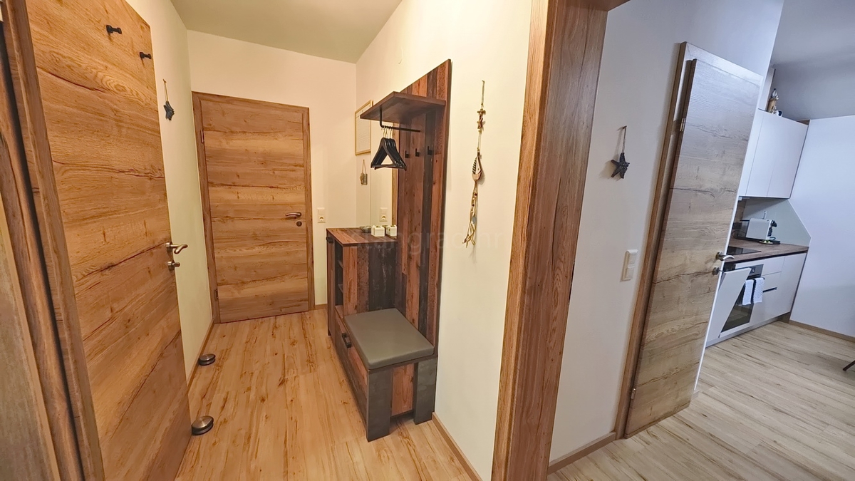 Krk, popolnoma prenovljen in opremljen apartma v bližini centra!