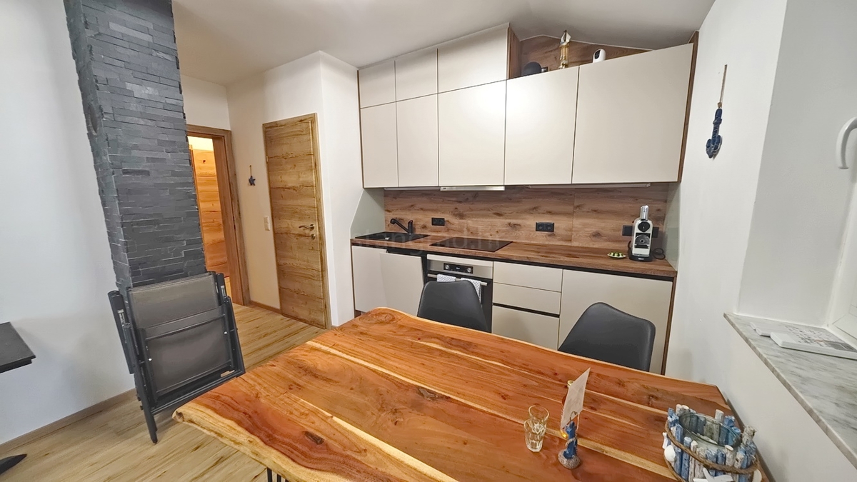 Krk, popolnoma prenovljen in opremljen apartma v bližini centra!