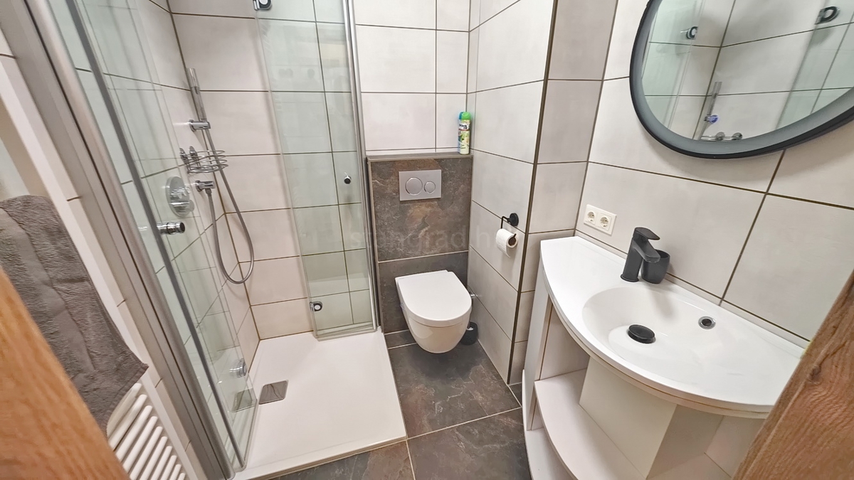 Krk, popolnoma prenovljen in opremljen apartma v bližini centra!