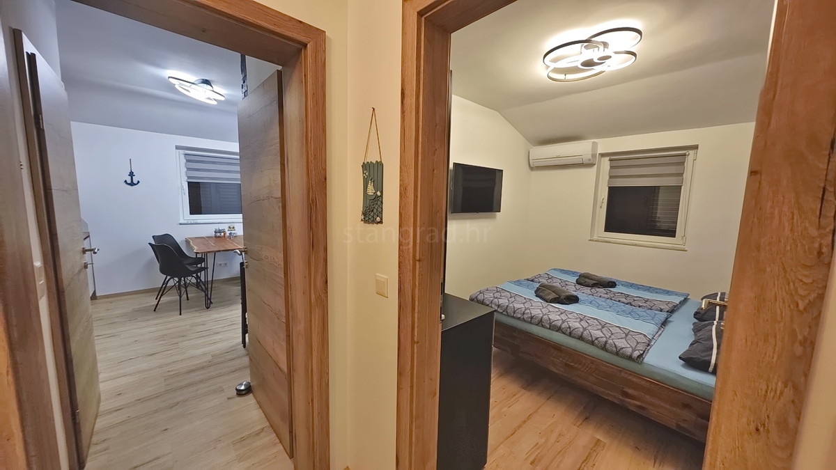 Krk, popolnoma prenovljen in opremljen apartma v bližini centra!