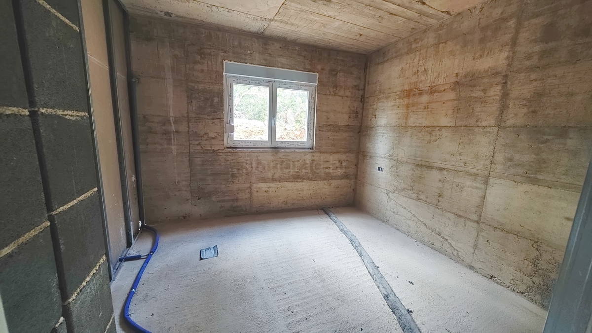 Krk, apartma v 1. nadstropju novogradnje na dobri lokaciji blizu morja!