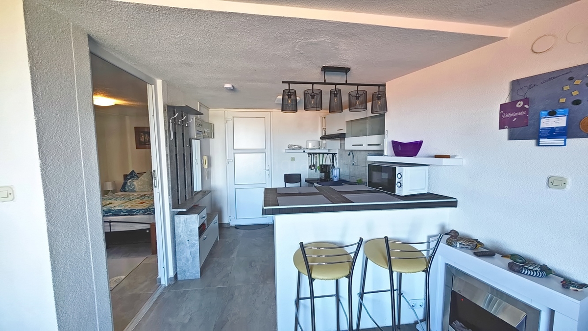 Malinska, dvoetažni apartma blizu centra in morja! Odlična lokacija!