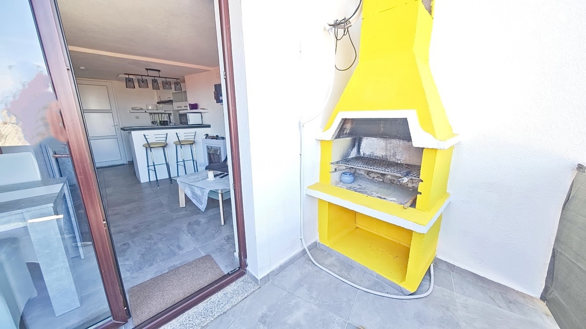 Malinska, dvoetažni apartma blizu centra in morja! Odlična lokacija!