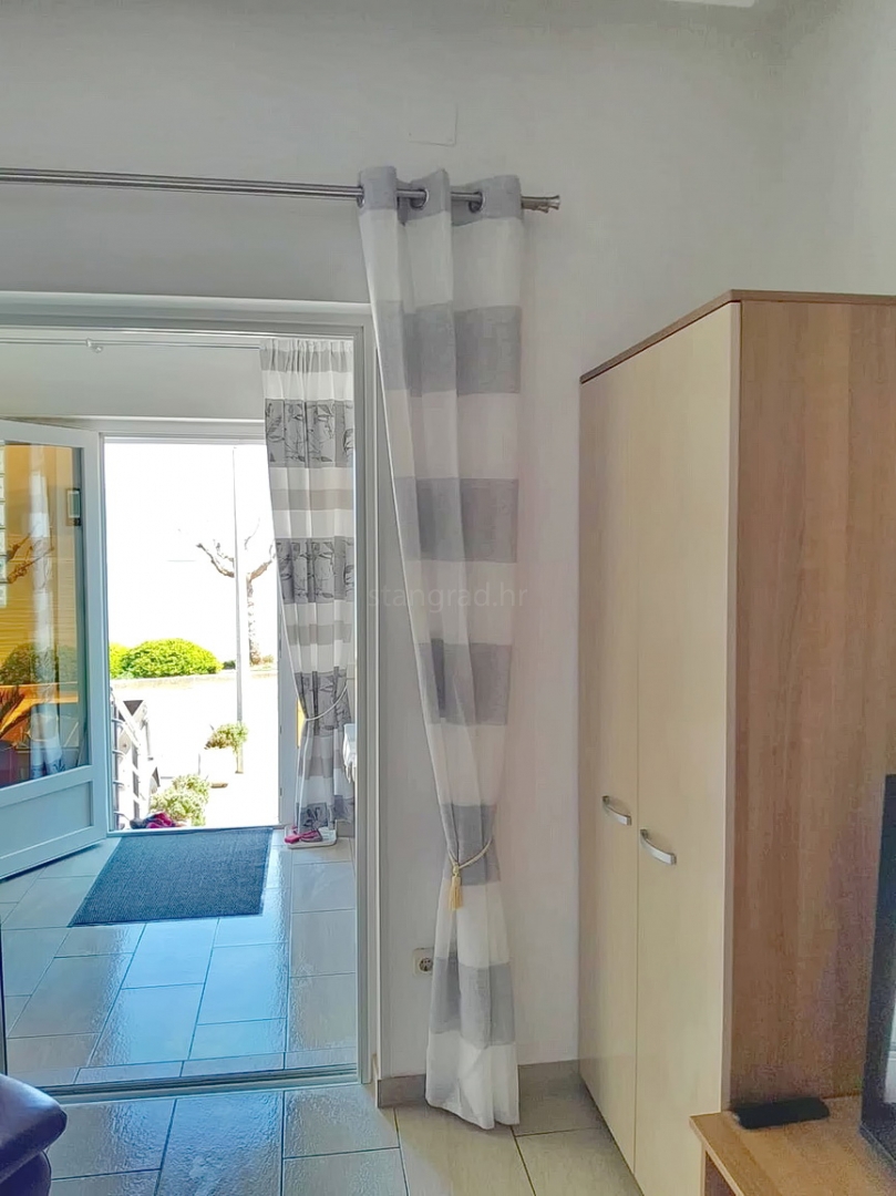 Baška, opremljen apartma prva vrsta do morja!