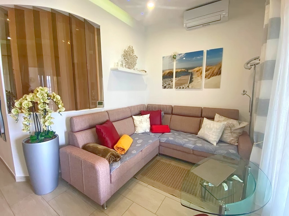 Baška, opremljen apartma prva vrsta do morja!