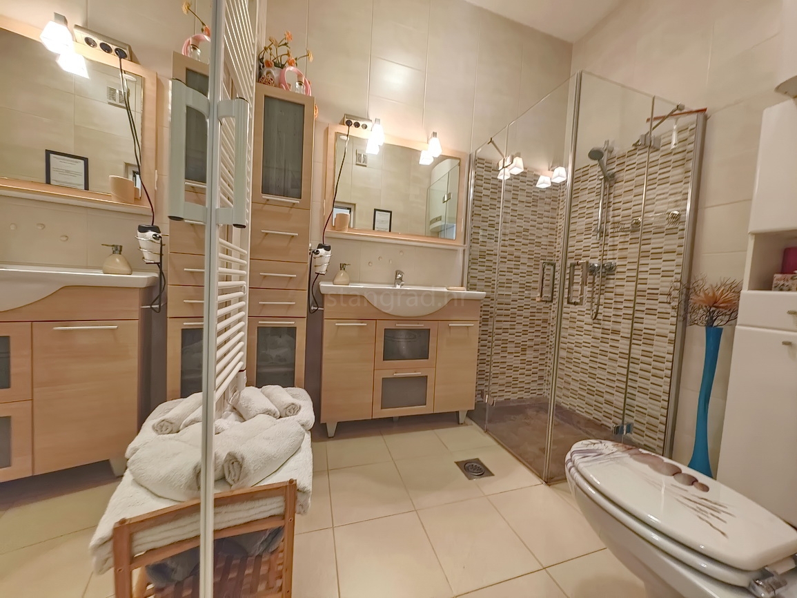 Baška, opremljen apartma prva vrsta do morja!