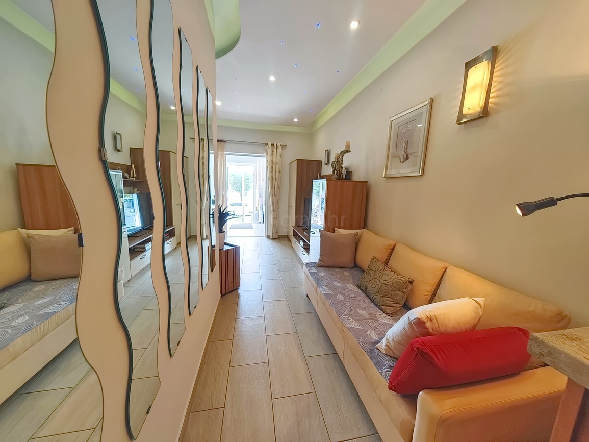 Baška, opremljen apartma prva vrsta do morja!