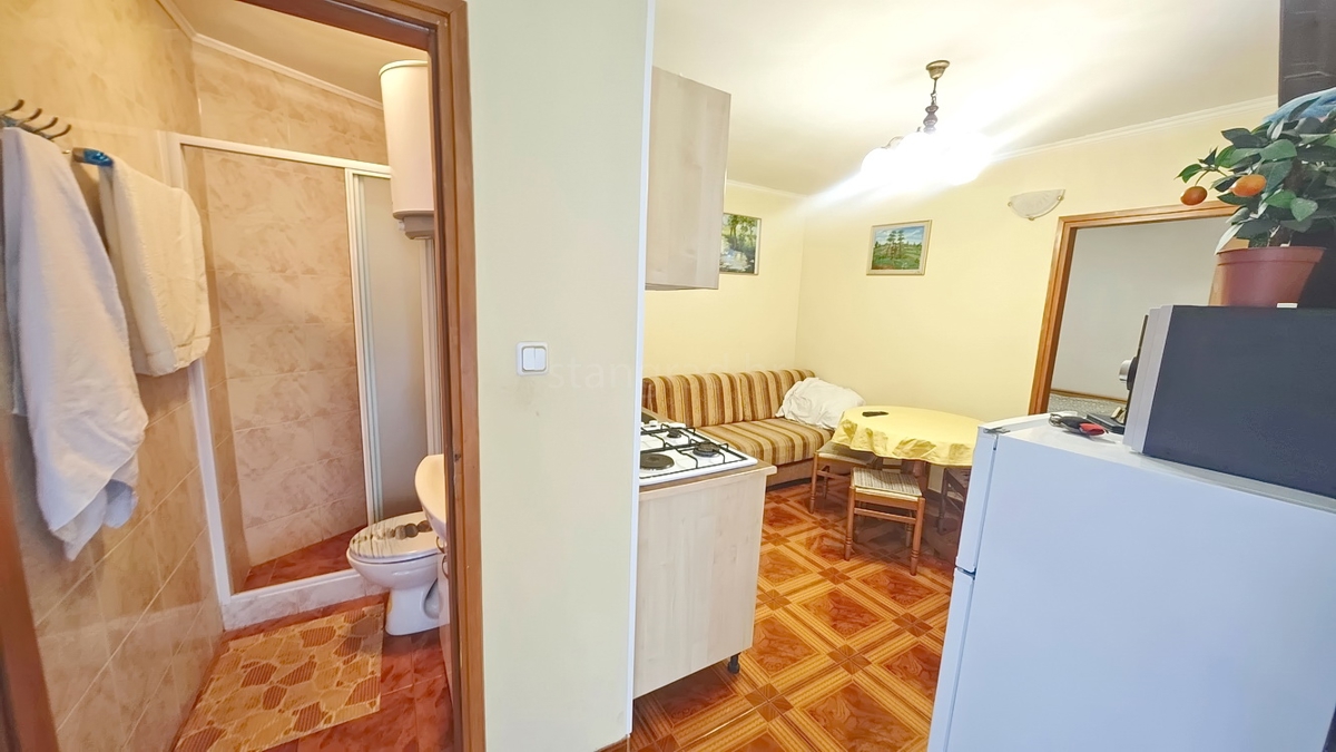 Njivice, 2 apartmaja v pritličju blizu morja!