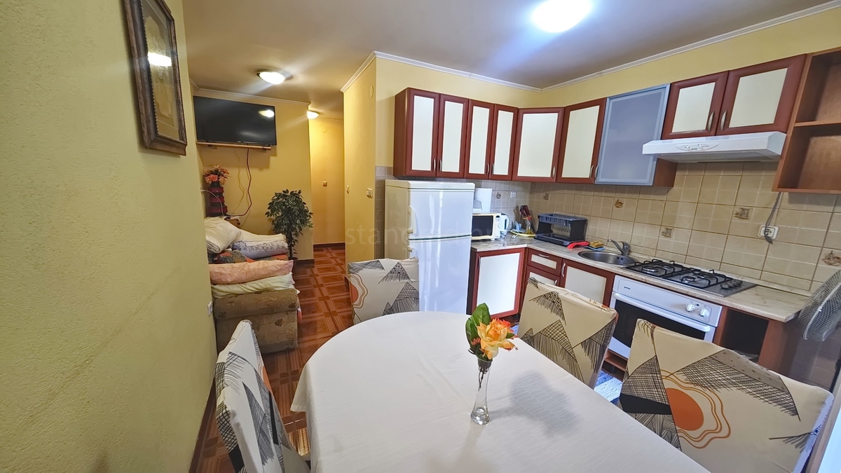 Njivice, 2 apartmaja v pritličju blizu morja!