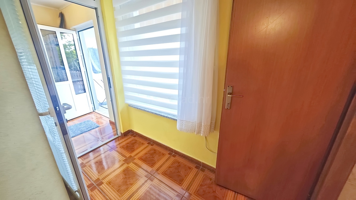Njivice, 2 apartmaja v pritličju blizu morja!