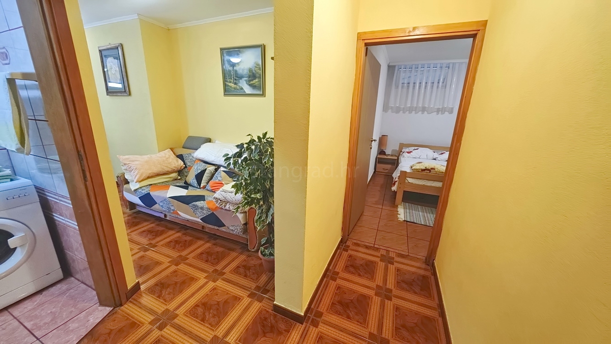 Njivice, 2 apartmaja v pritličju blizu morja!
