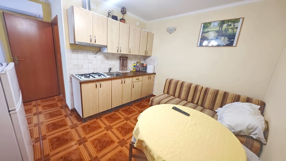 Njivice, 2 apartmaja v pritličju blizu morja!