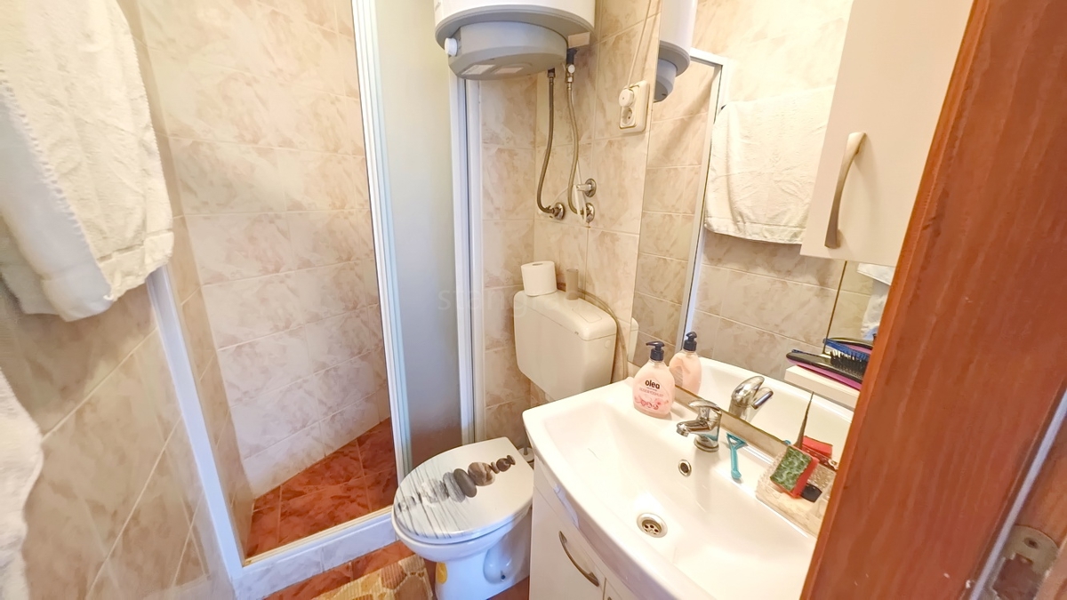 Njivice, 2 apartmaja v pritličju blizu morja!