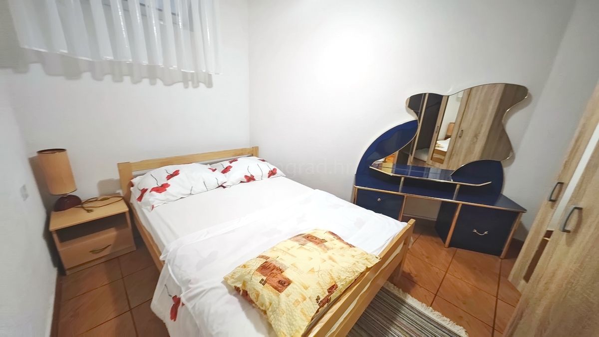 Njivice, 2 apartmaja v pritličju blizu morja!