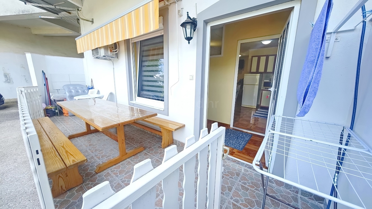 Njivice, 2 apartmaja v pritličju blizu morja!