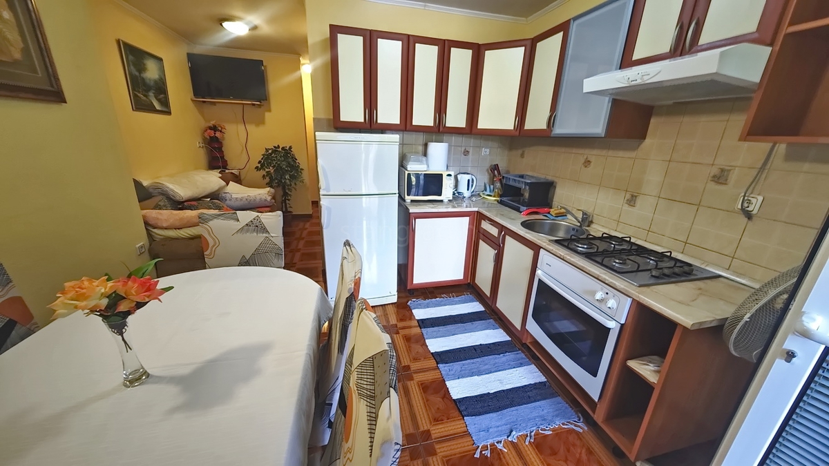Njivice, 2 apartmaja v pritličju blizu morja!