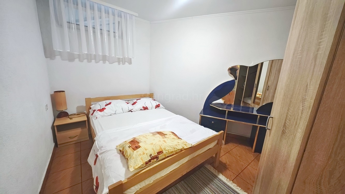 Njivice, 2 apartmaja v pritličju blizu morja!