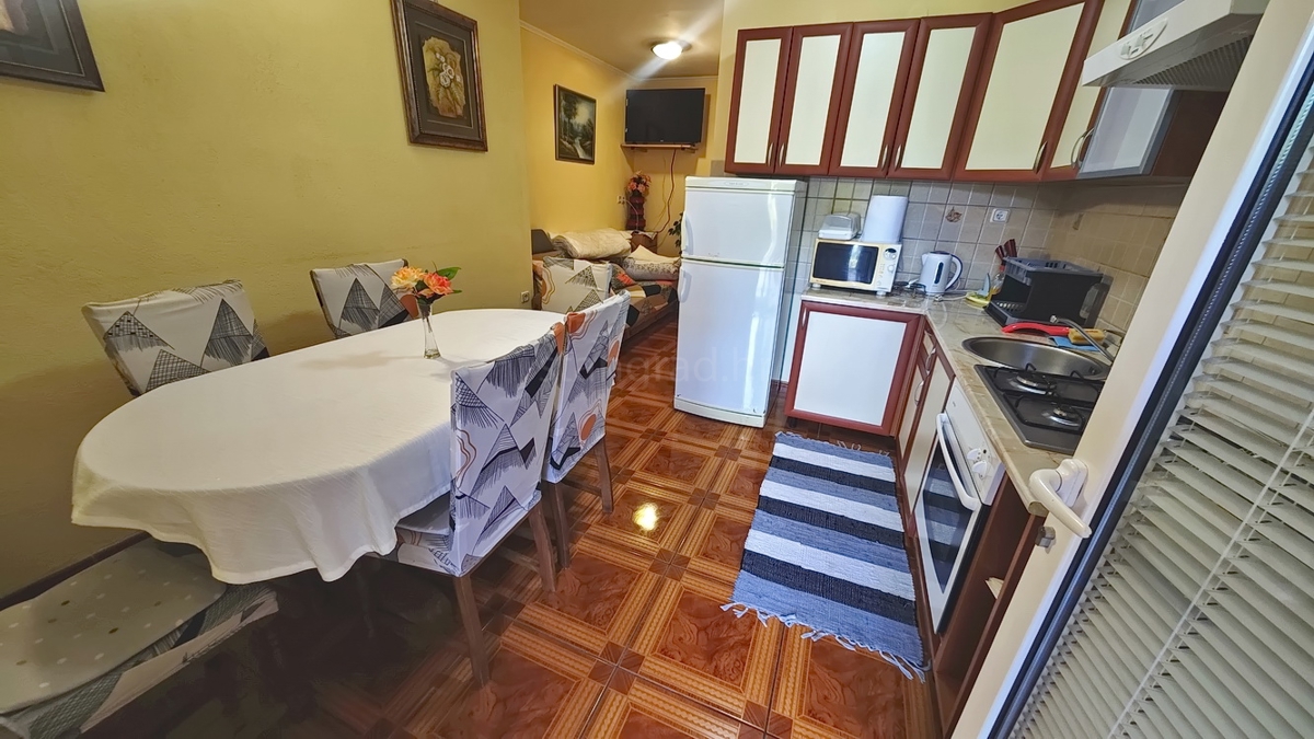 Njivice, 2 apartmaja v pritličju blizu morja!